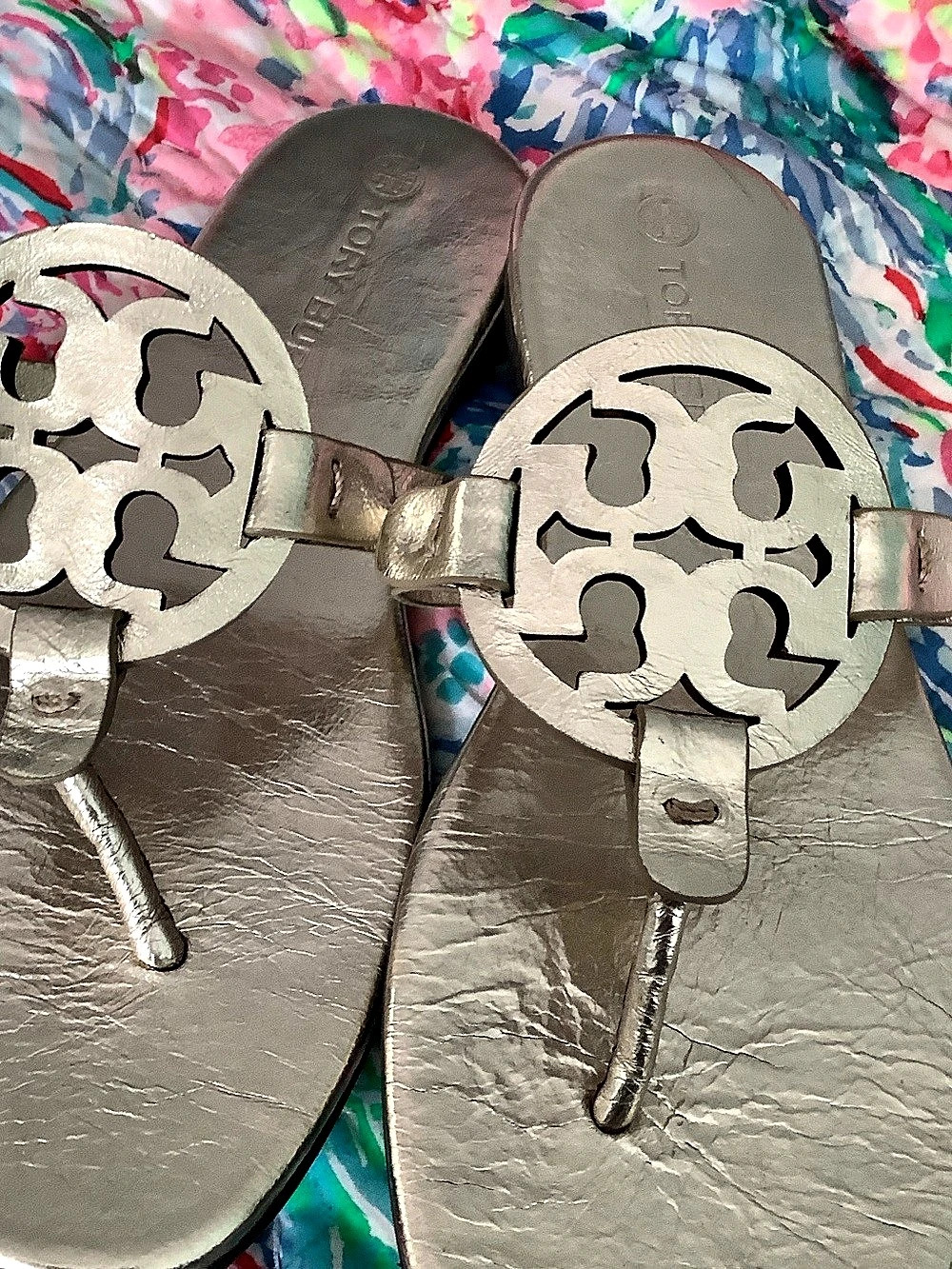 Tory Burch Miller Leather Thong Sandal Flat Sandals in Silver